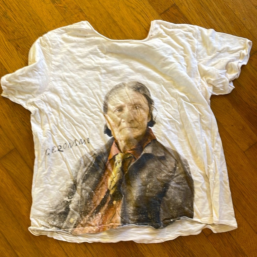 Magnolia Pearl T-Shirt. Like-new condition.